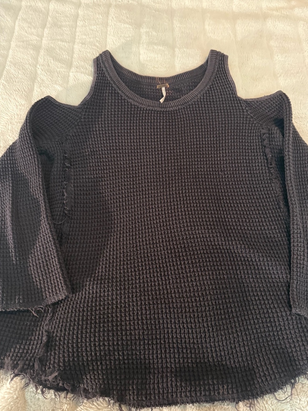 Free People Faded Black Waffle Knit Cold Shoulder Long Sleeve Top Size L - Picture 8 of 9